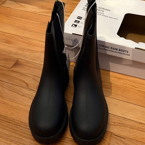 Serra Black Ankle Rain Boots - Picture 4 of 5
